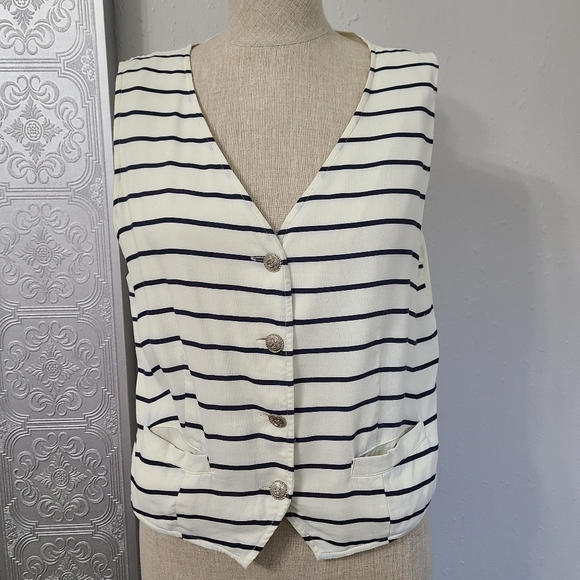 GAP white and blue stripes vest size M  *R1 - Picture 2 of 6